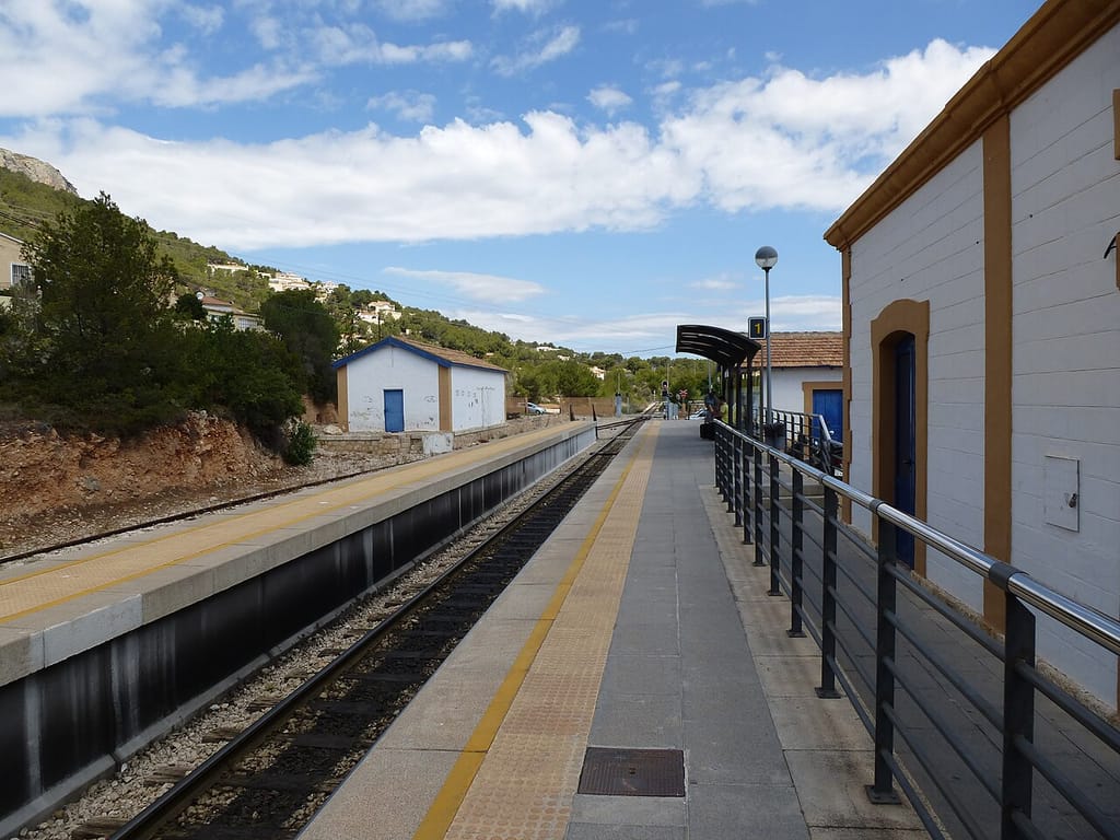 Parada de taxi Calpe — Estación TRAM (L9)