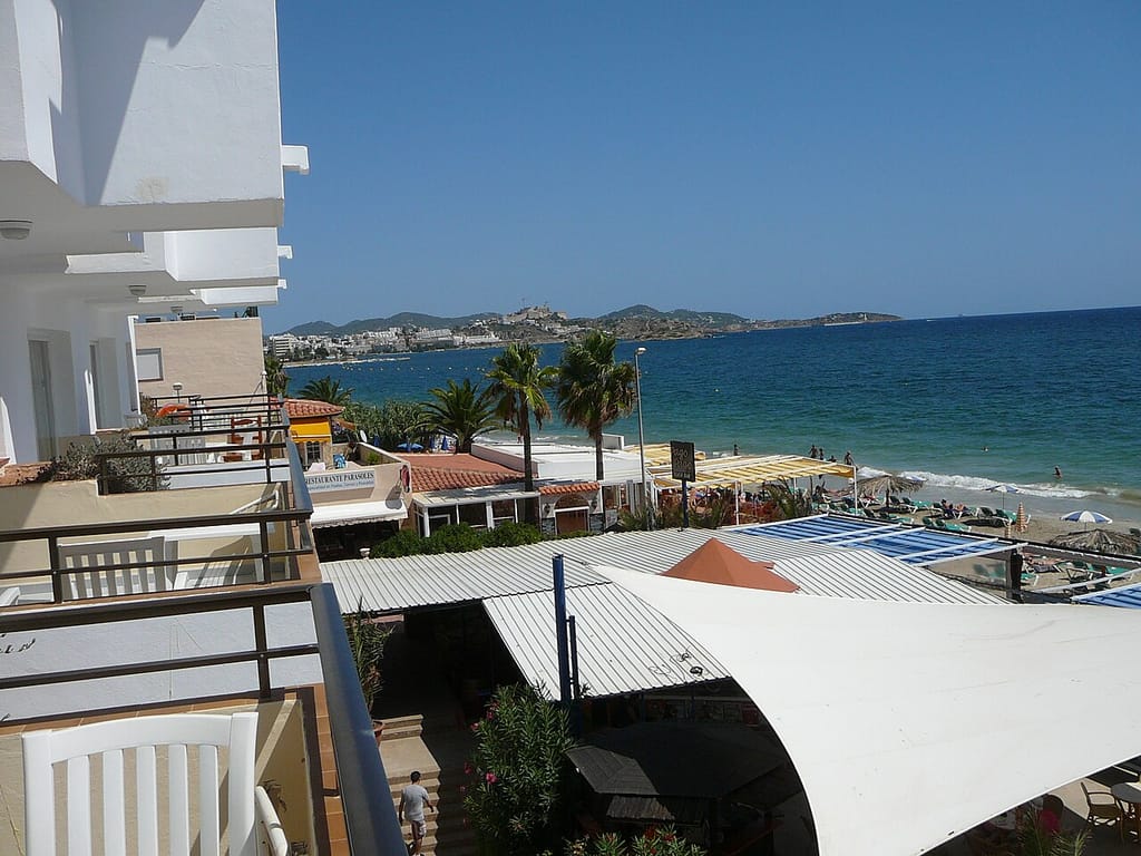 Parada de taxi Ibiza — Playa d'en Bossa (frente Hï/Ushuaïa)